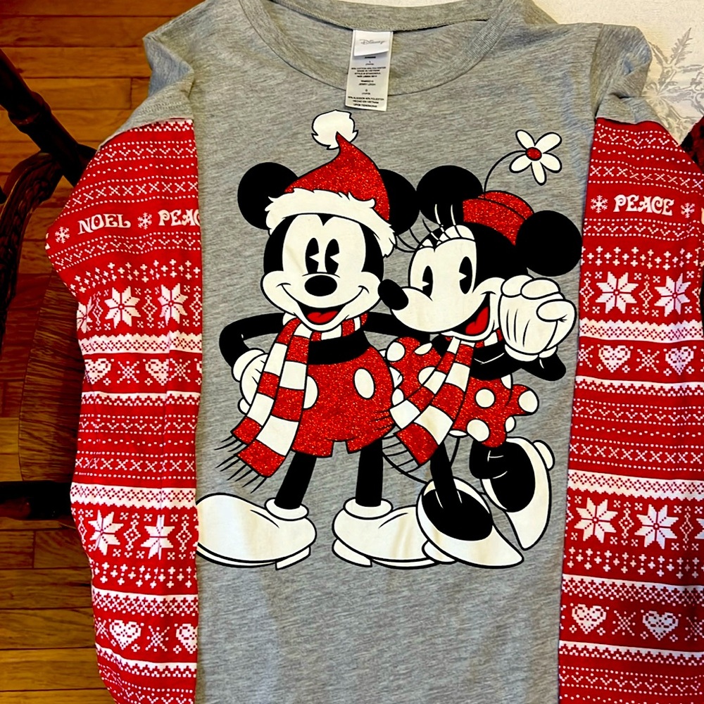 Disney Christmas Long Sleeve Micky and Mini Shirt.